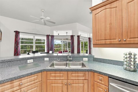 House in Port Charlotte, Florida 3 bedrooms, 148.83 sq.m. № 2411555 - photo 23