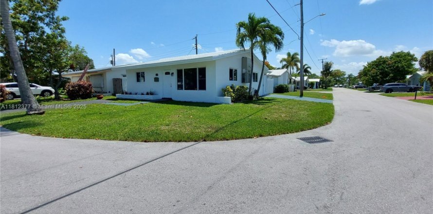 House in Tamarac, Florida 2 bedrooms, 91.14 sq.m. № 1760980