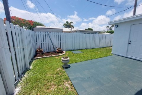 House in Tamarac, Florida 2 bedrooms, 91.14 sq.m. № 1760980 - photo 25