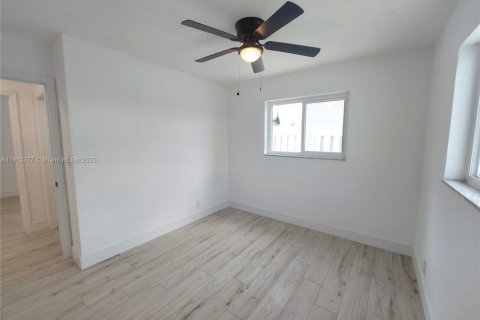 House in Tamarac, Florida 2 bedrooms, 91.14 sq.m. № 1760980 - photo 8