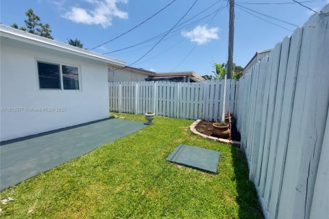 House in Tamarac, Florida 2 bedrooms, 91.14 sq.m. № 1760980 - photo 24