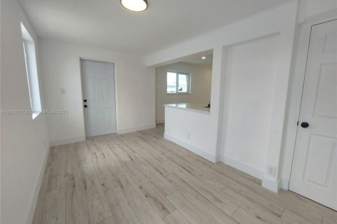 House in Tamarac, Florida 2 bedrooms, 91.14 sq.m. № 1760980 - photo 21