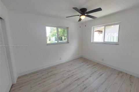 House in Tamarac, Florida 2 bedrooms, 91.14 sq.m. № 1760980 - photo 12