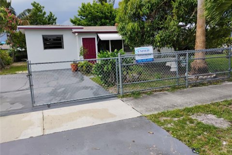 House in Lauderhill, Florida 3 bedrooms, 123.28 sq.m. № 1752563 - photo 3