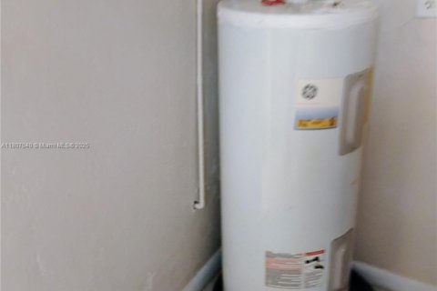 House in Lauderhill, Florida 3 bedrooms, 123.28 sq.m. № 1752563 - photo 6