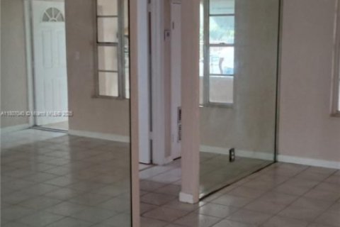 House in Lauderhill, Florida 3 bedrooms, 123.28 sq.m. № 1752563 - photo 11