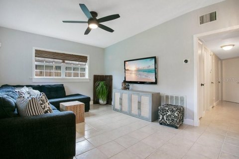 Casa en venta en Orlando, Florida, 3 dormitorios, 83.61 m2 № 1912095 - foto 6
