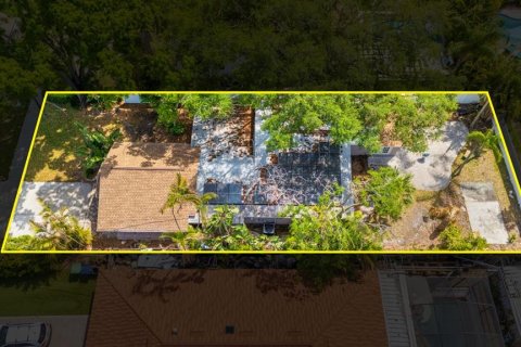 House in Tampa, Florida 3 bedrooms, 207.08 sq.m. № 2208291 - photo 4