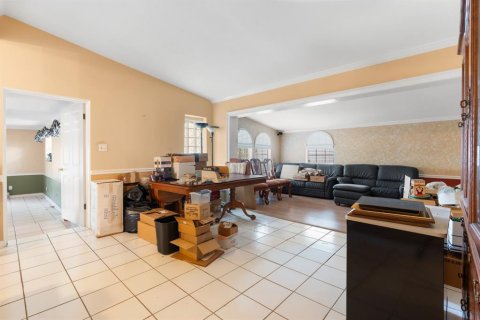 House in Tampa, Florida 3 bedrooms, 207.08 sq.m. № 2208291 - photo 14