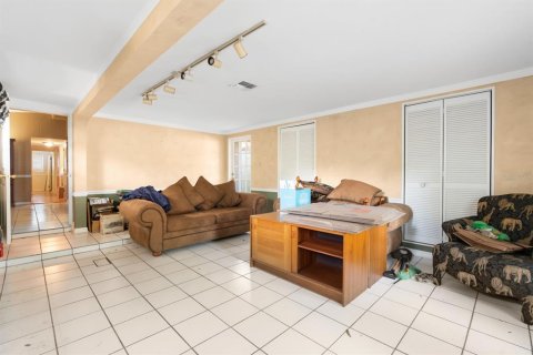 House in Tampa, Florida 3 bedrooms, 207.08 sq.m. № 2208291 - photo 12