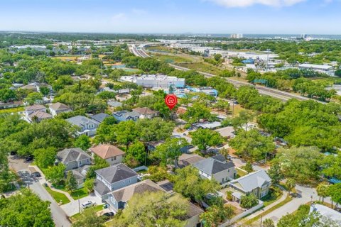 House in Tampa, Florida 3 bedrooms, 207.08 sq.m. № 2208291 - photo 7