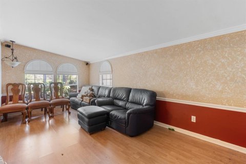 House in Tampa, Florida 3 bedrooms, 207.08 sq.m. № 2208291 - photo 21