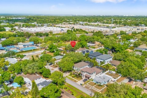 House in Tampa, Florida 3 bedrooms, 207.08 sq.m. № 2208291 - photo 8