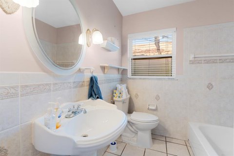 House in Tampa, Florida 3 bedrooms, 207.08 sq.m. № 2208291 - photo 23
