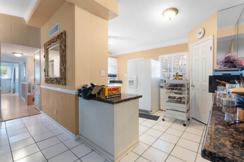 House in Tampa, Florida 3 bedrooms, 207.08 sq.m. № 2208291 - photo 19