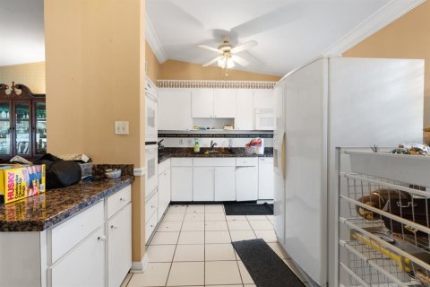 House in Tampa, Florida 3 bedrooms, 207.08 sq.m. № 2208291 - photo 18