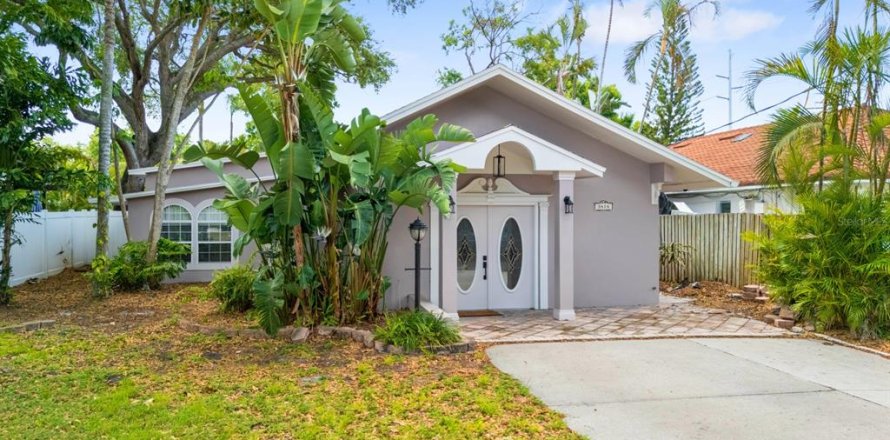 House in Tampa, Florida 3 bedrooms, 207.08 sq.m. № 2208291