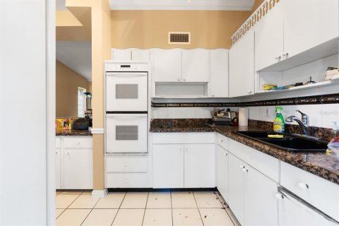 House in Tampa, Florida 3 bedrooms, 207.08 sq.m. № 2208291 - photo 17