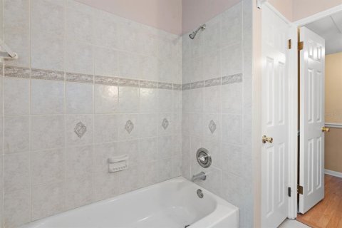 House in Tampa, Florida 3 bedrooms, 207.08 sq.m. № 2208291 - photo 24