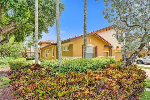Townhouse in Coral Springs, Florida 3 bedrooms, 142.33 sq.m. № 2086500 - photo 3