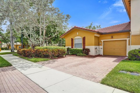 Townhouse in Coral Springs, Florida 3 bedrooms, 142.33 sq.m. № 2086500