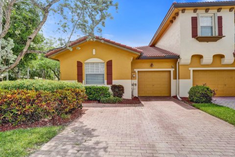 Townhouse in Coral Springs, Florida 3 bedrooms, 142.33 sq.m. № 2086500 - photo 2