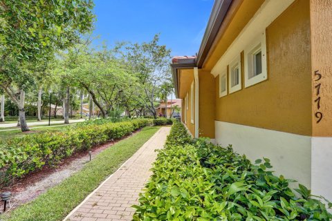Townhouse in Coral Springs, Florida 3 bedrooms, 142.33 sq.m. № 2086500 - photo 5