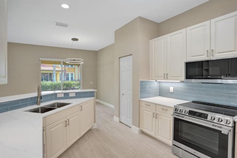 Townhouse in Coral Springs, Florida 3 bedrooms, 142.33 sq.m. № 2086500 - photo 13