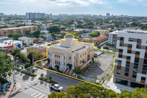 Immobilier commercial à vendre à Miami, Floride № 1987598 - photo 1