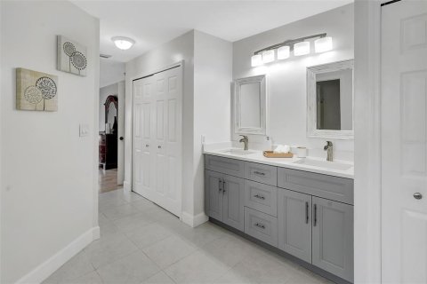 House in North Fort Myers, Florida 4 bedrooms, 200.76 sq.m. № 1618770 - photo 24