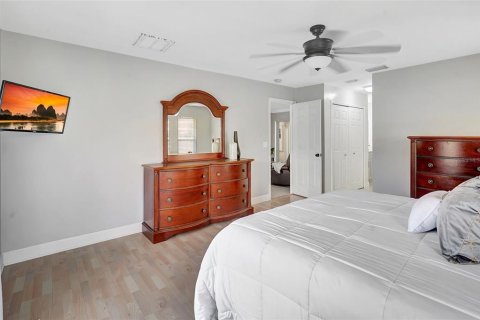 House in North Fort Myers, Florida 4 bedrooms, 200.76 sq.m. № 1618770 - photo 21