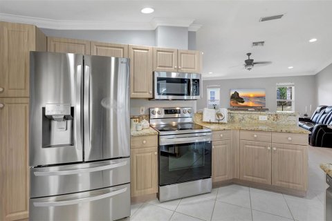 House in North Fort Myers, Florida 4 bedrooms, 200.76 sq.m. № 1618770 - photo 13