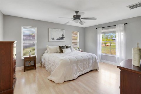 House in North Fort Myers, Florida 4 bedrooms, 200.76 sq.m. № 1618770 - photo 5
