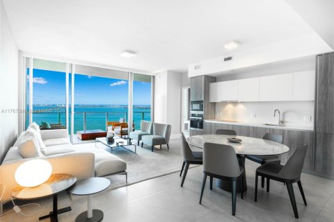 Condo in Miami, Florida, 2 bedrooms  № 2042396 - photo 2