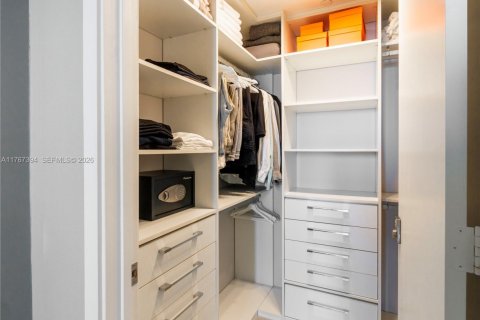 Condo in Miami, Florida, 2 bedrooms  № 2042396 - photo 14