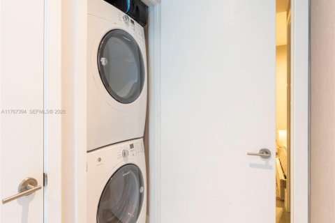 Condo in Miami, Florida, 2 bedrooms  № 2042396 - photo 22