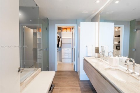 Condo in Miami, Florida, 2 bedrooms  № 2042396 - photo 11