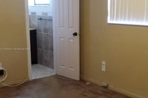 Купить виллу или дом в Майами-Гарденс, Флорида 3 спальни, 116.87м2, № 2050602 - фото 3