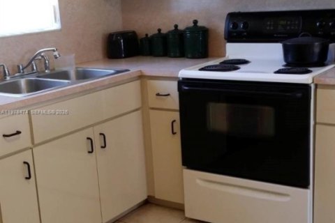 Купить виллу или дом в Майами-Гарденс, Флорида 3 спальни, 116.87м2, № 2050602 - фото 5