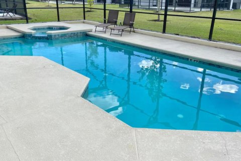 House in Kissimmee, Florida 5 bedrooms, 284.93 sq.m. № 2181316 - photo 3
