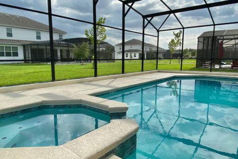 House in Kissimmee, Florida 5 bedrooms, 284.93 sq.m. № 2181316 - photo 2