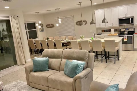 House in Kissimmee, Florida 5 bedrooms, 284.93 sq.m. № 2181316 - photo 8