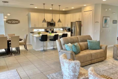 House in Kissimmee, Florida 5 bedrooms, 284.93 sq.m. № 2181316 - photo 9