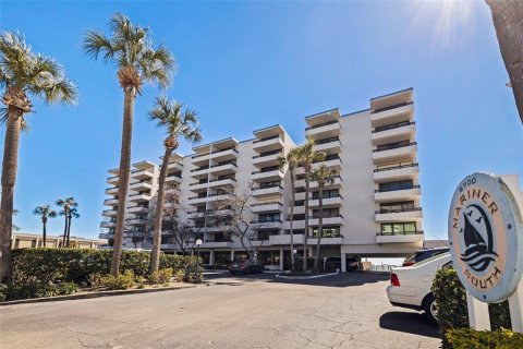 Condo in Tampa, Florida, 3 bedrooms № 2211808 - photo 2