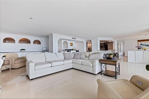 Condo in Tampa, Florida, 3 bedrooms № 2211808 - photo 9