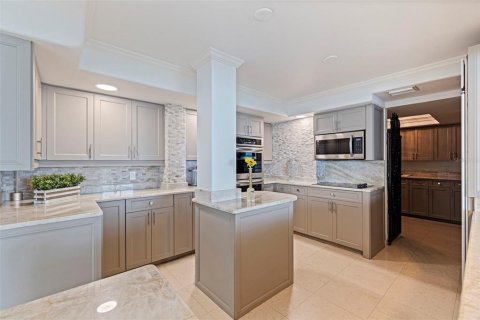 Condo in Tampa, Florida, 3 bedrooms № 2211808 - photo 15