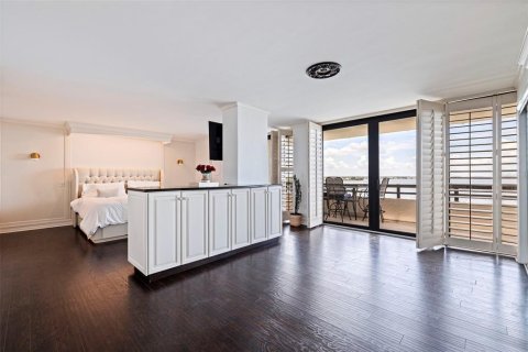 Condo in Tampa, Florida, 3 bedrooms № 2211808 - photo 21