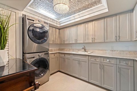 Condo in Tampa, Florida, 3 bedrooms № 2211808 - photo 19
