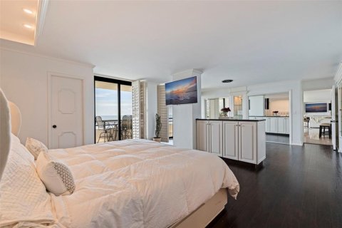 Condo in Tampa, Florida, 3 bedrooms № 2211808 - photo 22
