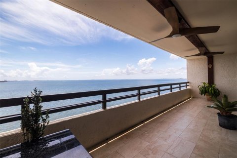 Condo in Tampa, Florida, 3 bedrooms № 2211808 - photo 11
